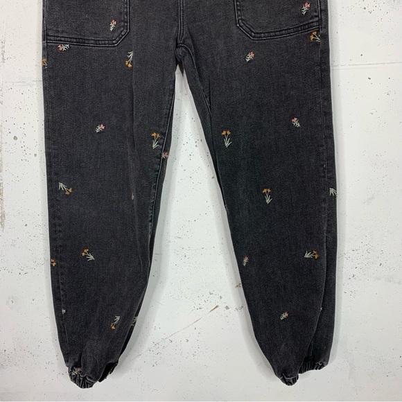 Driftwood Floral Embroidered Black Denim Jogger Pants Size Large - Picture 3 of 7